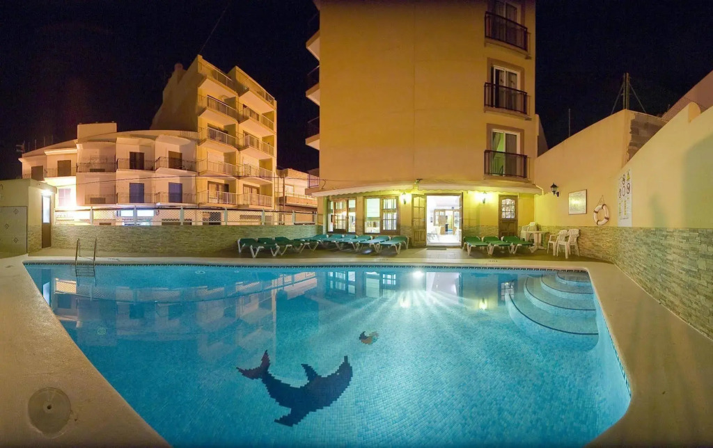 Hostal Adelino