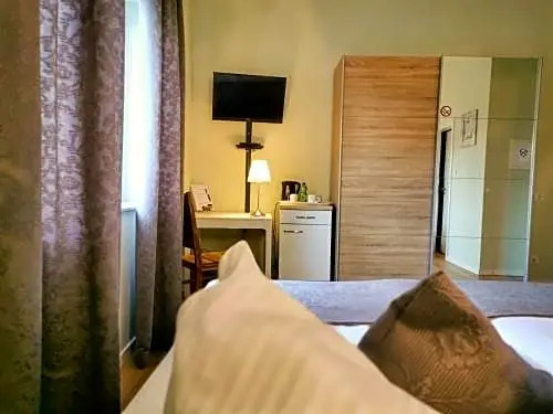 Lutz Motel