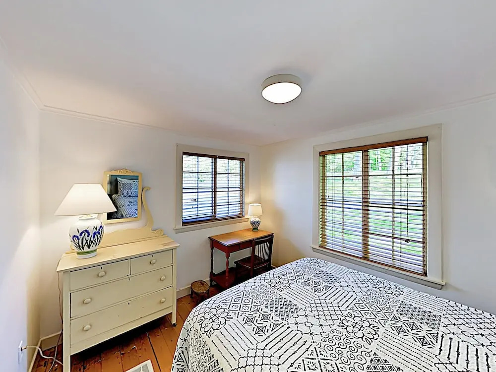 New Listing! Charming W/ Dock & Bay Views 2 Bedroom Cottage