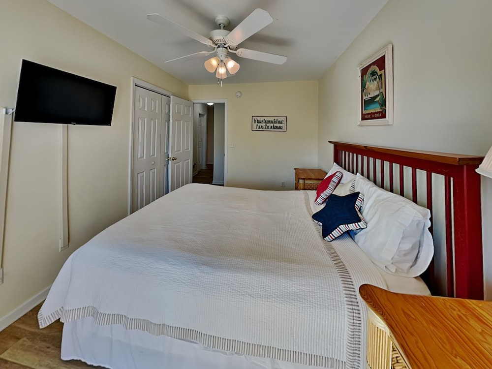 The Channel Marker by Topsail Realty