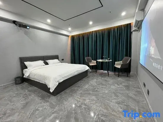 Grizzly Bear E-sports Intelligent Audio and Video Apartment (Pedestrian Street)