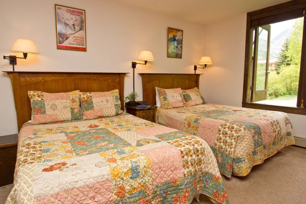 Manitou Lodge