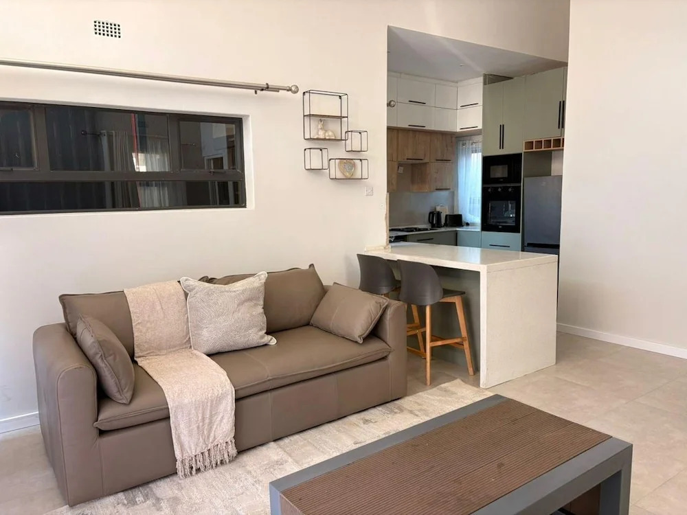 One Bedroom Modern Apartment in Fomona - 2386