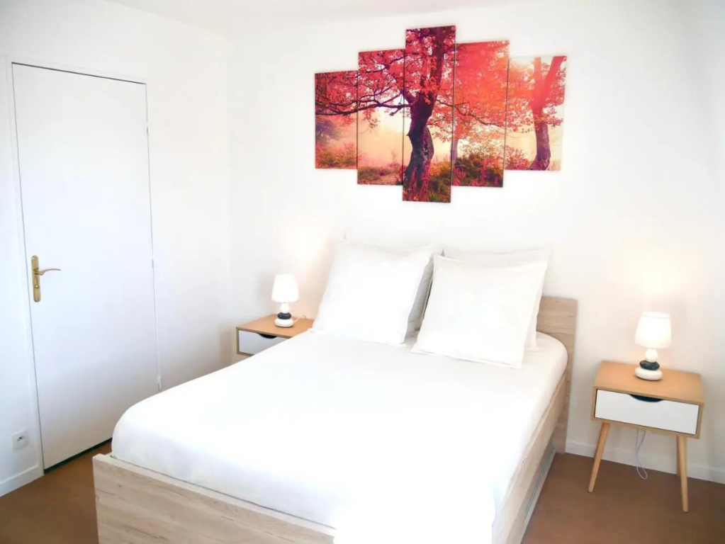 Le Petit Soleil de Corbeil (Adults Only)