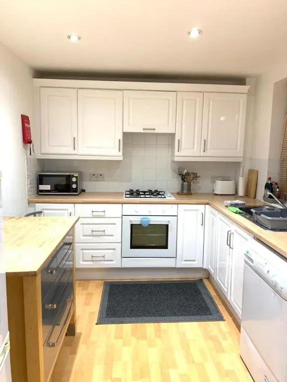 private Parking for 4 Contractors - Sussex Short Lets