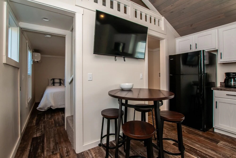 Sunset , River Rocks Landing With 3 Pools! 1 Bedroom Bungalow