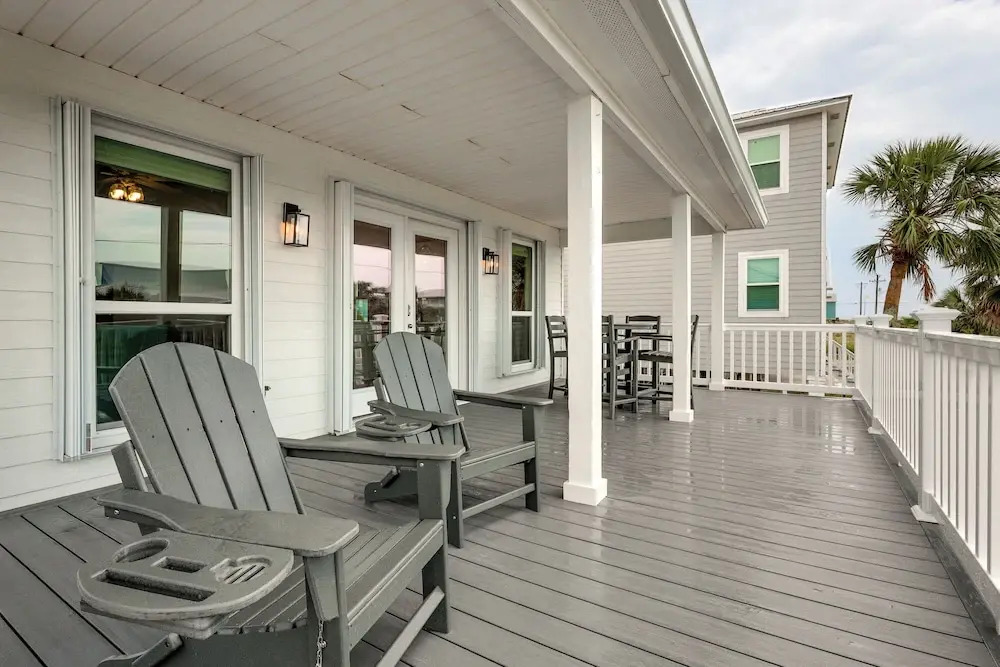 Gulf Shores Cottage w/ Water Views, Walk to Beach!