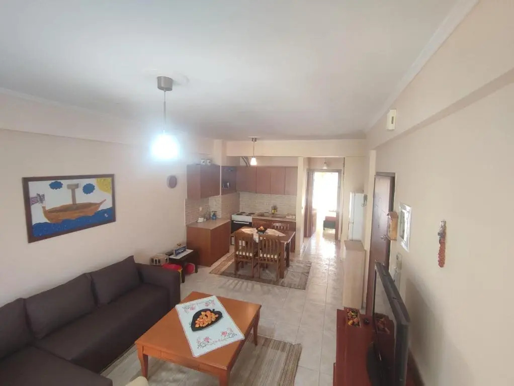 Dreamy 2 bedroom condo with free parking