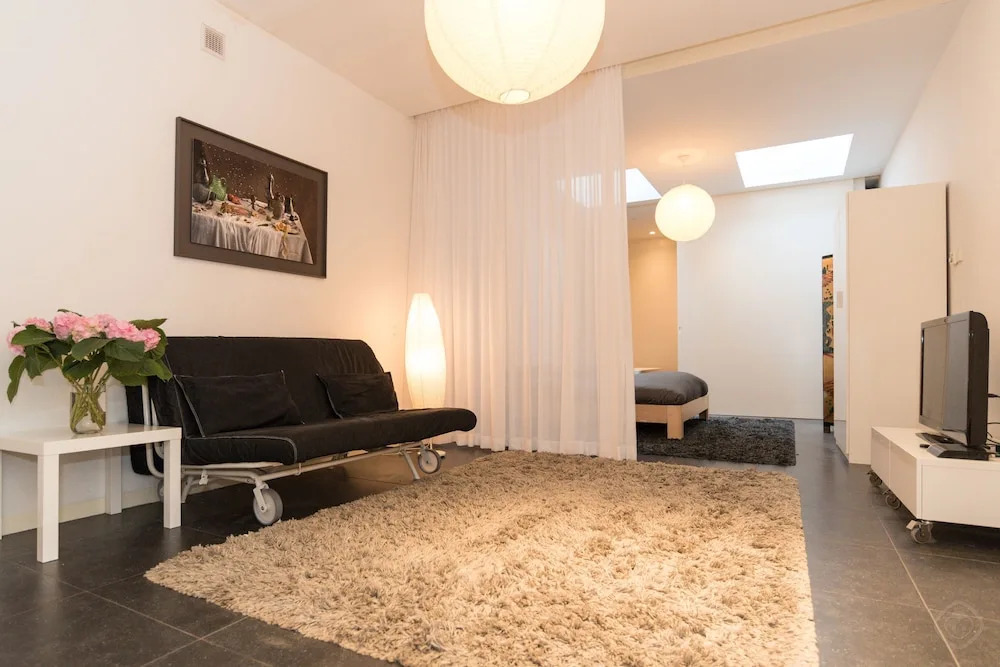 White Room Apartment