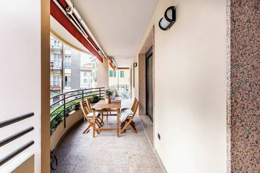 Central Apartment Caniggia 2 With Terrace in Como