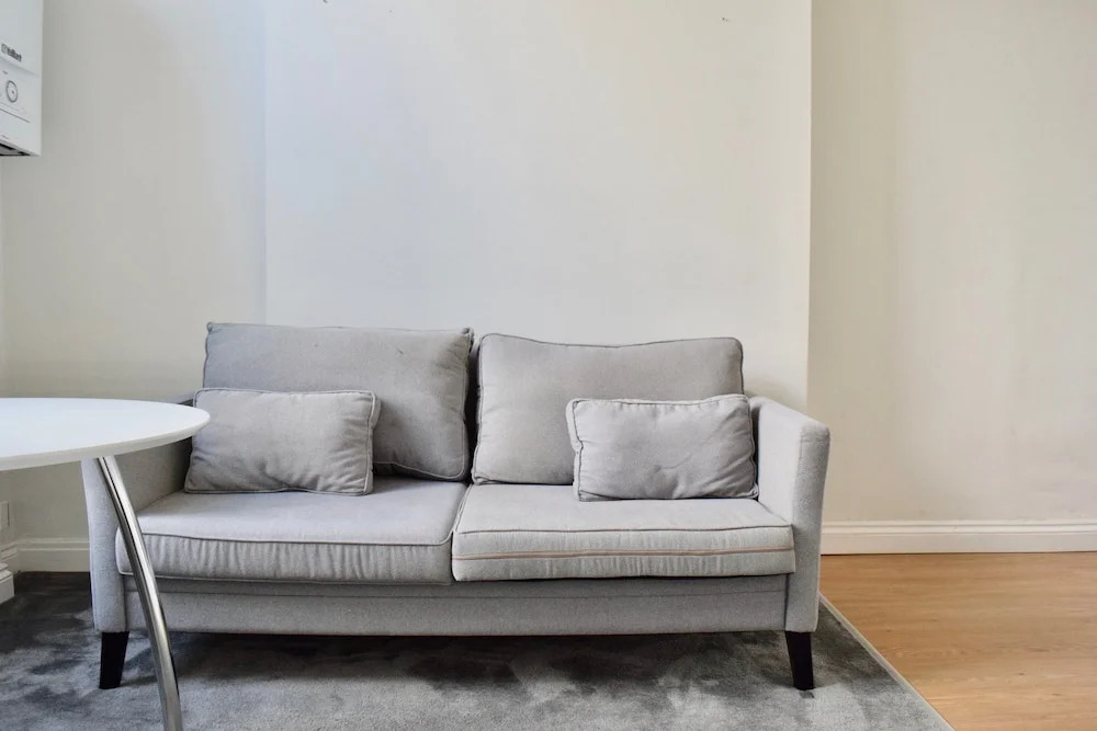 Modern 2 Bedroom Apartment Near Queens Park