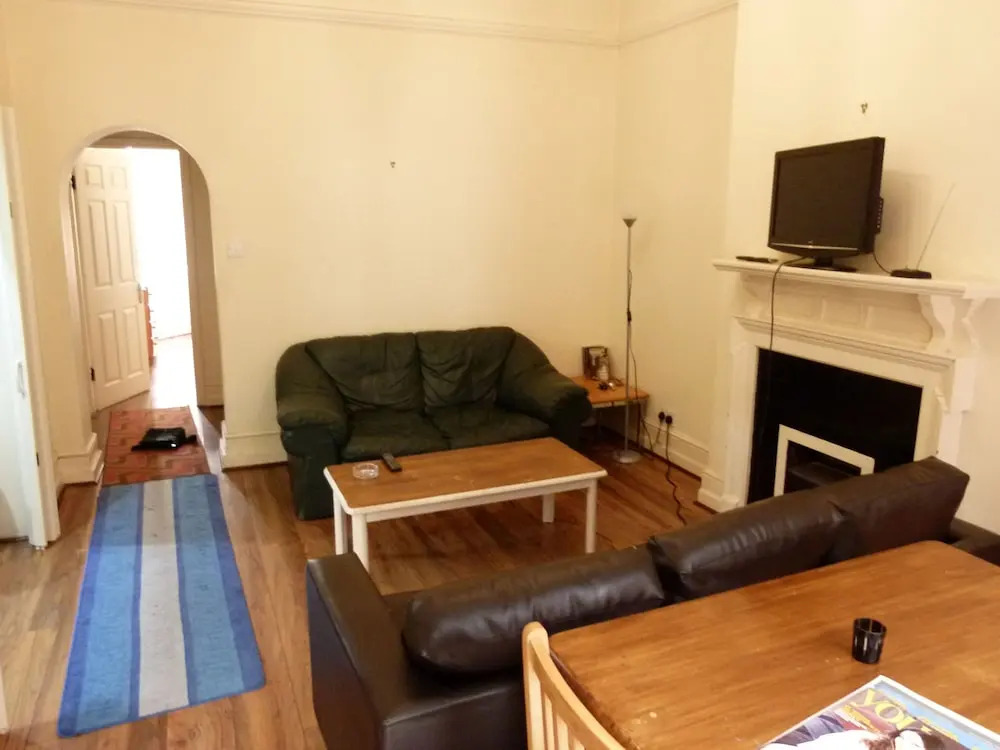 SS Property Hub - Family Apartment Barons Court