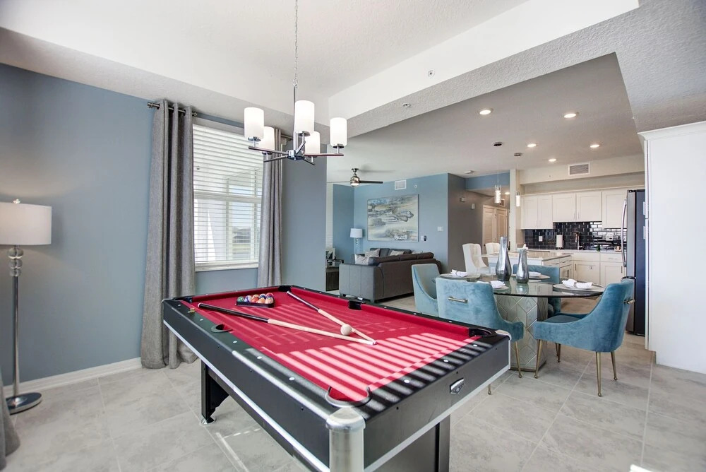 Decadent Penguin - Storey Lake by Shine Villas 704 apts