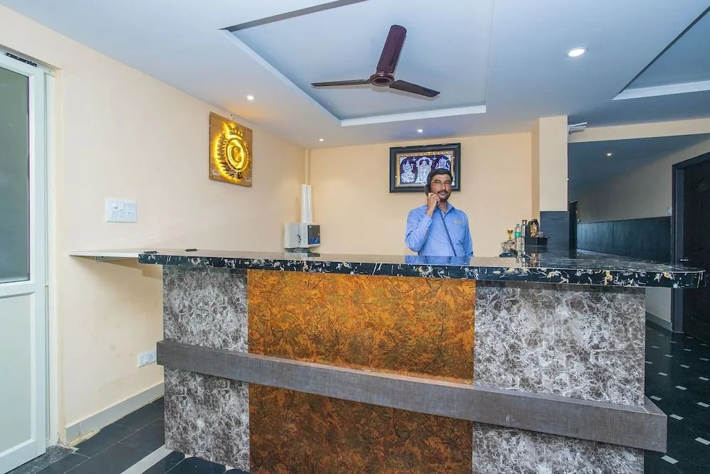 OYO 22837 Chairmen's Hotel