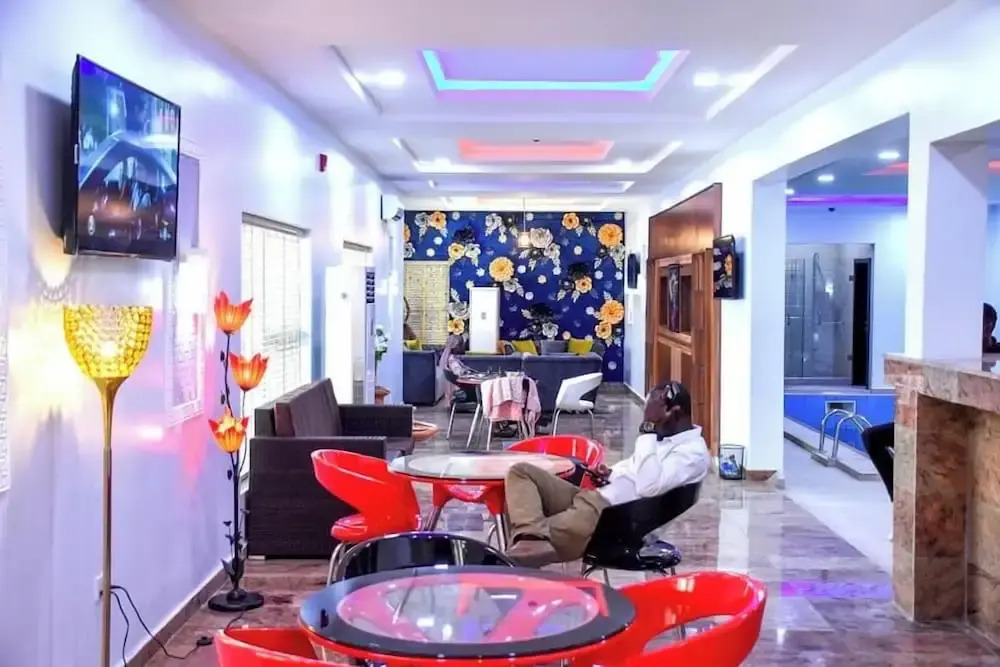 G- throne Hotel and Suites