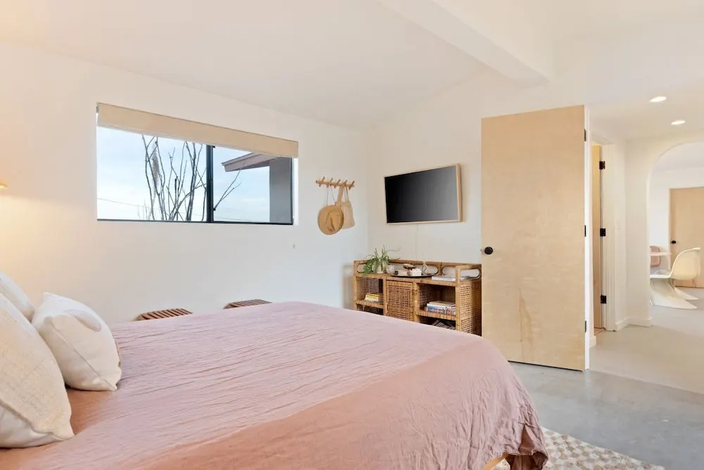 Terracasa - Hot Tub, Fire Pit, Outdoor Shower & Endless Views 2 Bedroom Home by RedAwning