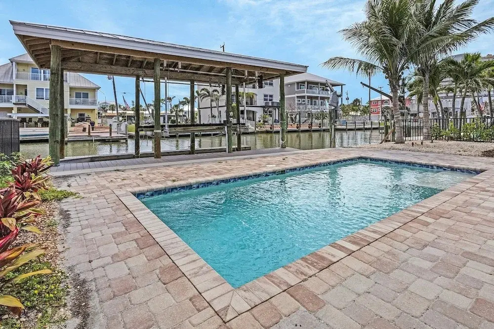 218 Oasis On Ohio: Stunning Pool Home W/ Dock Access! 3 Bedroom Home