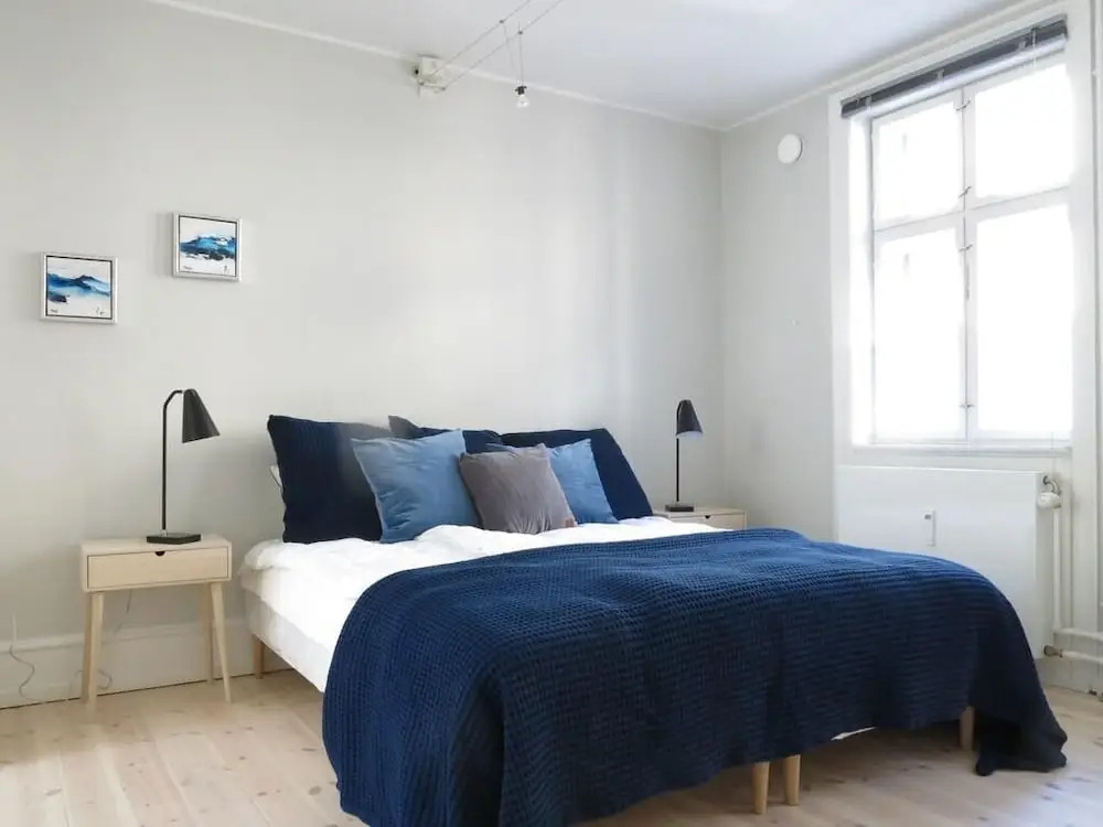 Studio near Queen 1142 - 1