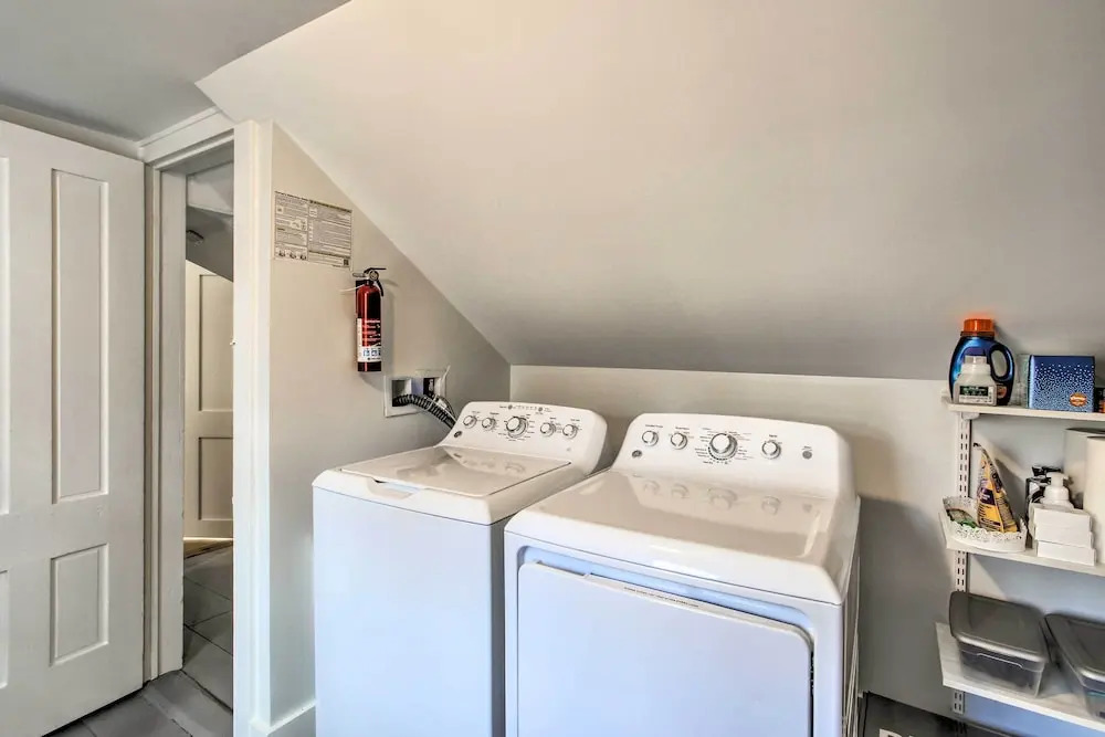 Historic Bath Home, Walk to Waterfront Park!