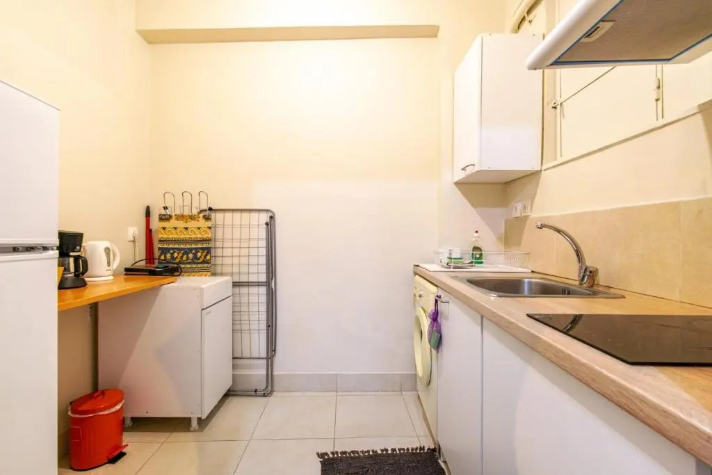 Filopappou Decent Apartment