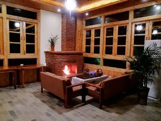 Yangshuo Xining Ge Inn (Yulong River National Tourist Resort)