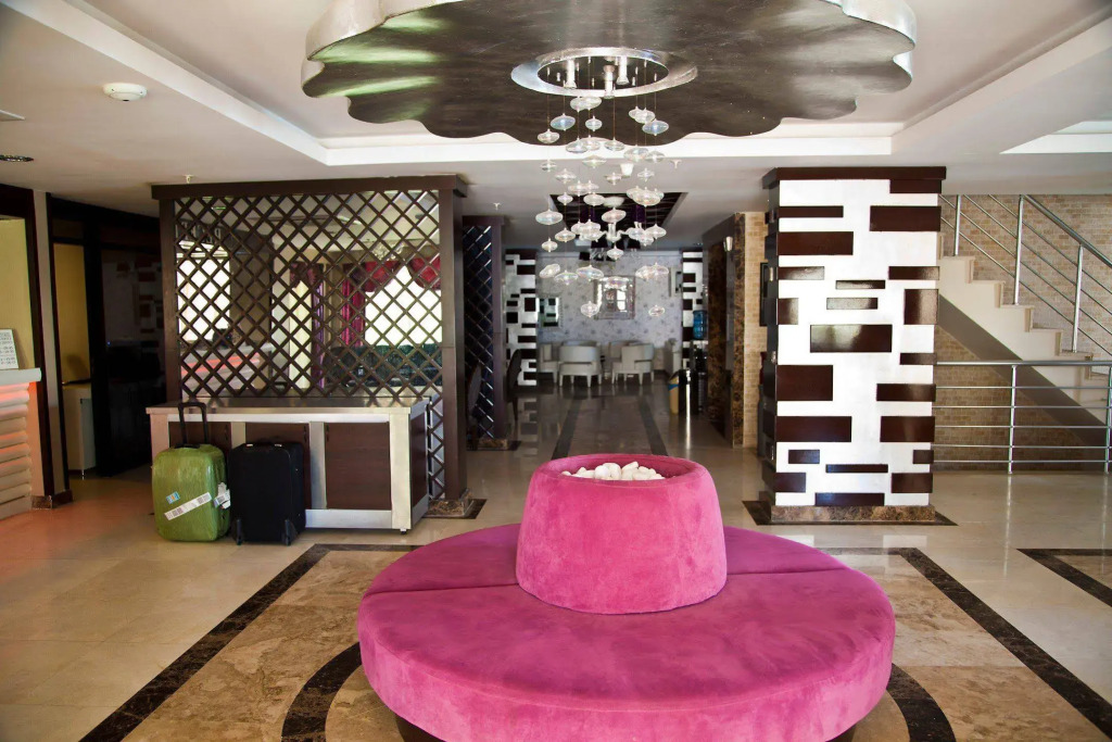 Adella Side Hotel
