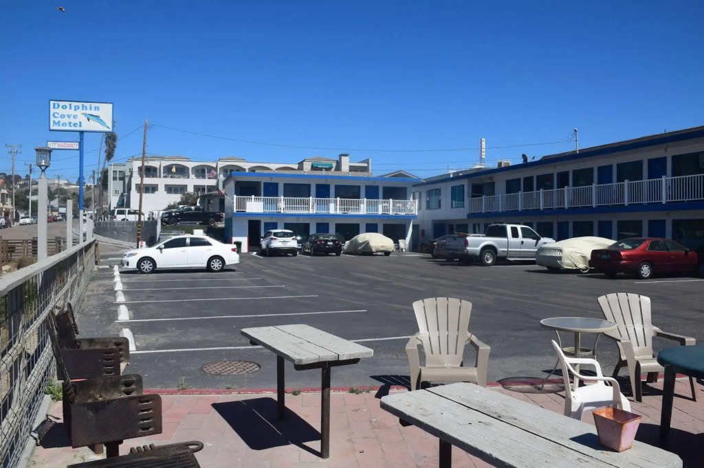 Dolphin Cove Motel
