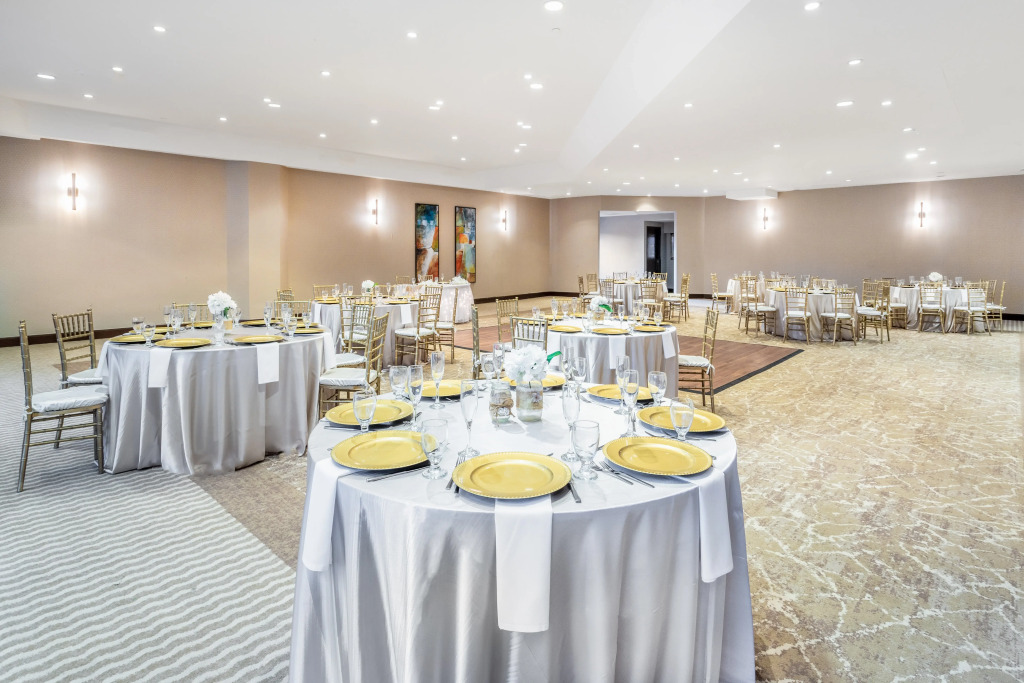 Crowne Plaza Hotel Los Angeles Harbor by IHG