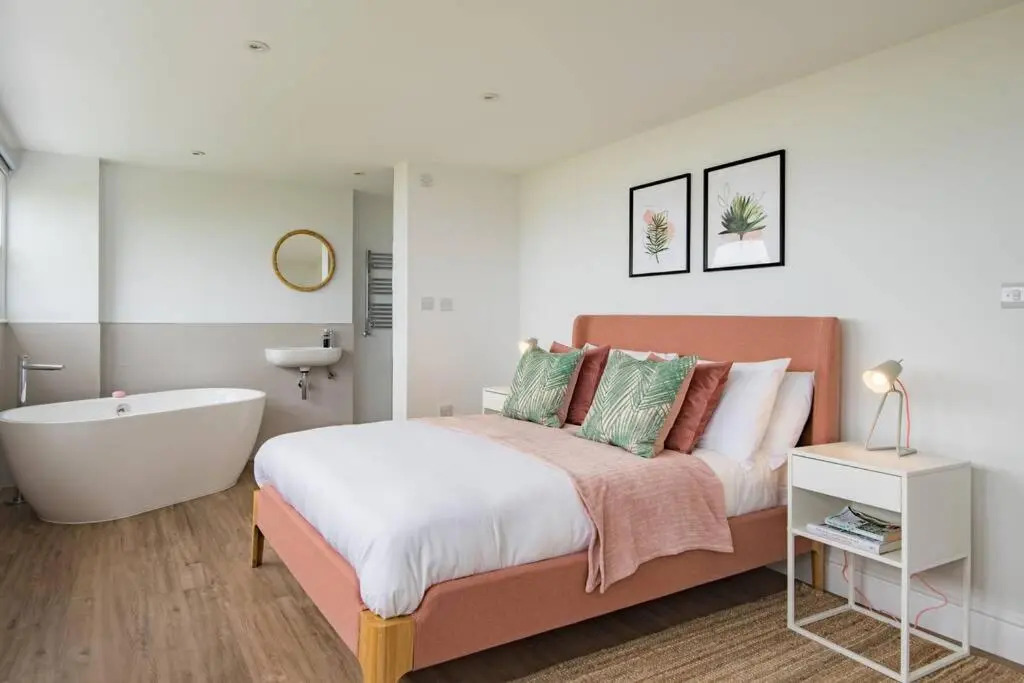 Stunning large sea view apartment - The Lookout