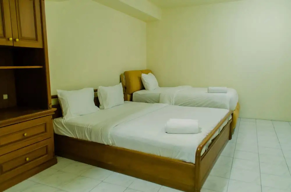 Spacious And Homey 3Br At Kondominium Rajawali Apartment