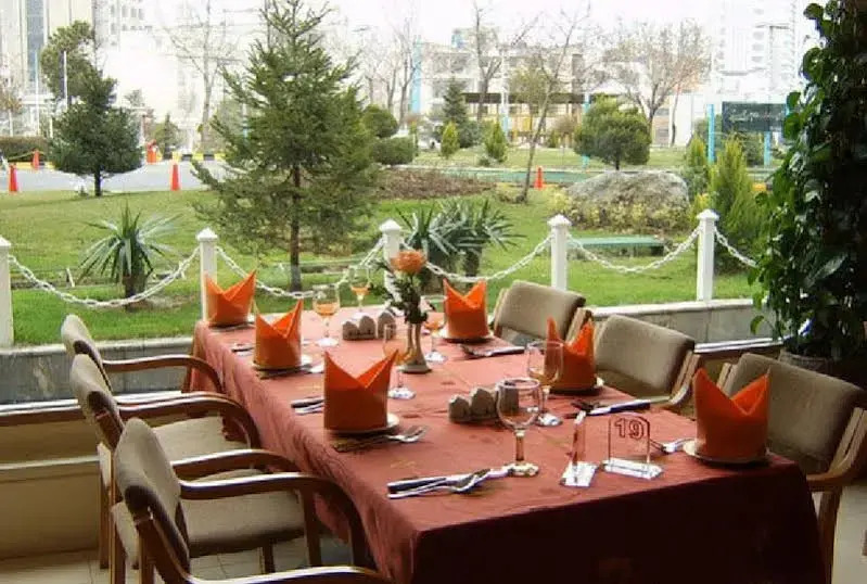 Parsian Esteghlal International Hotel