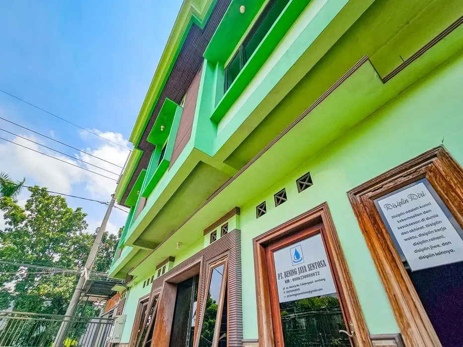 RedDoorz Syariah near Stadion Merdeka Jombang
