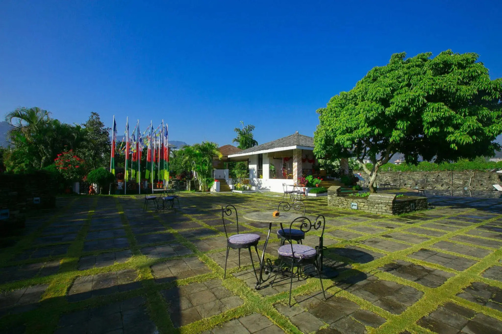 Shangri-La Village Resort