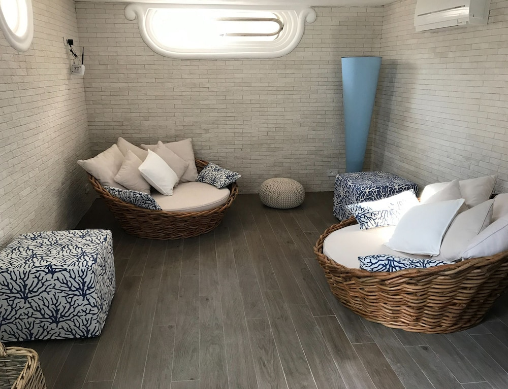 Amore Rentals - Villa Ariadne
