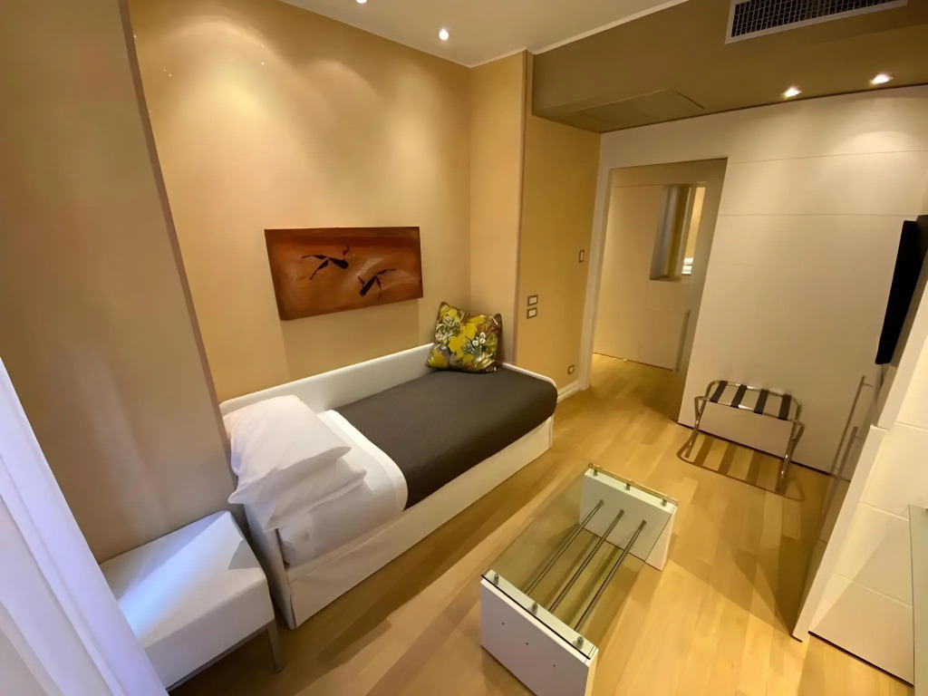 Hotel White