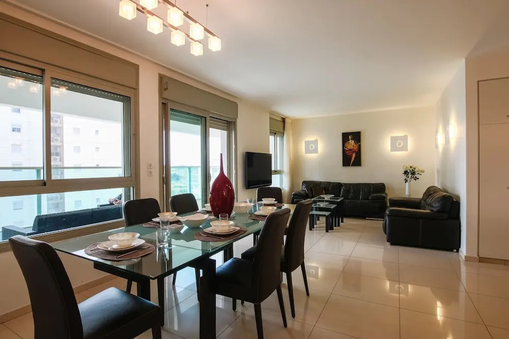 Luxury Family Getaway in Ramat Aviv