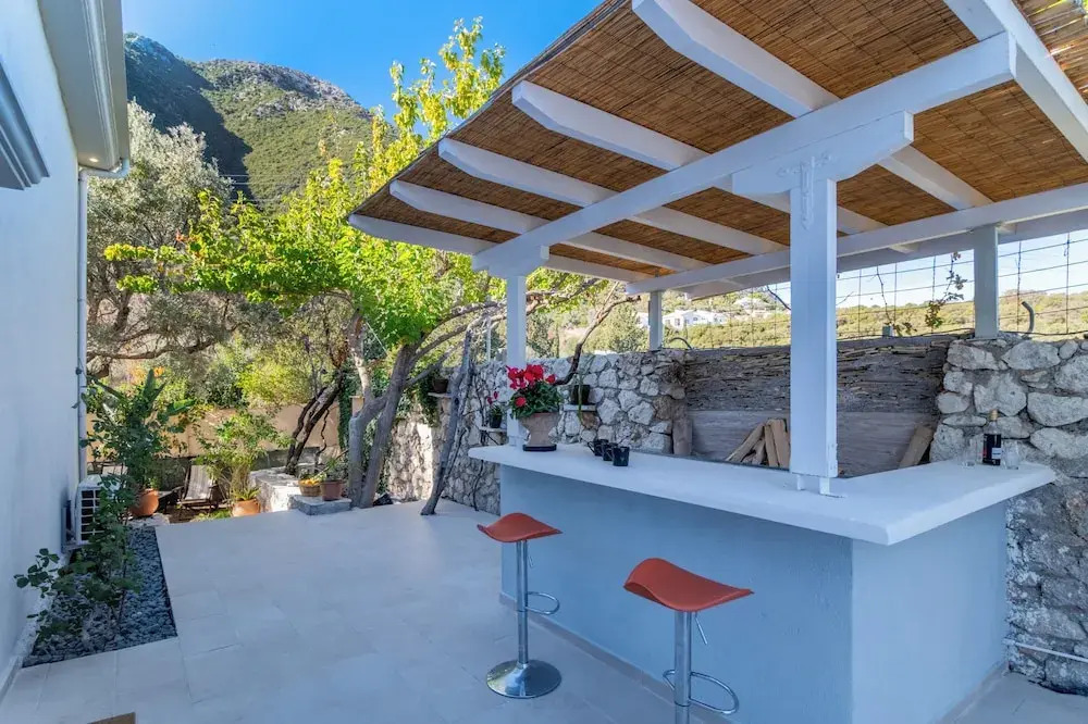 Luxury Villa- Sleeps 6 - Views Pool Hot Tub