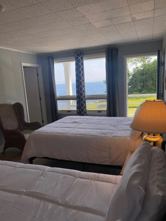 High Tide Inn on the Ocean, Motel and Cottages