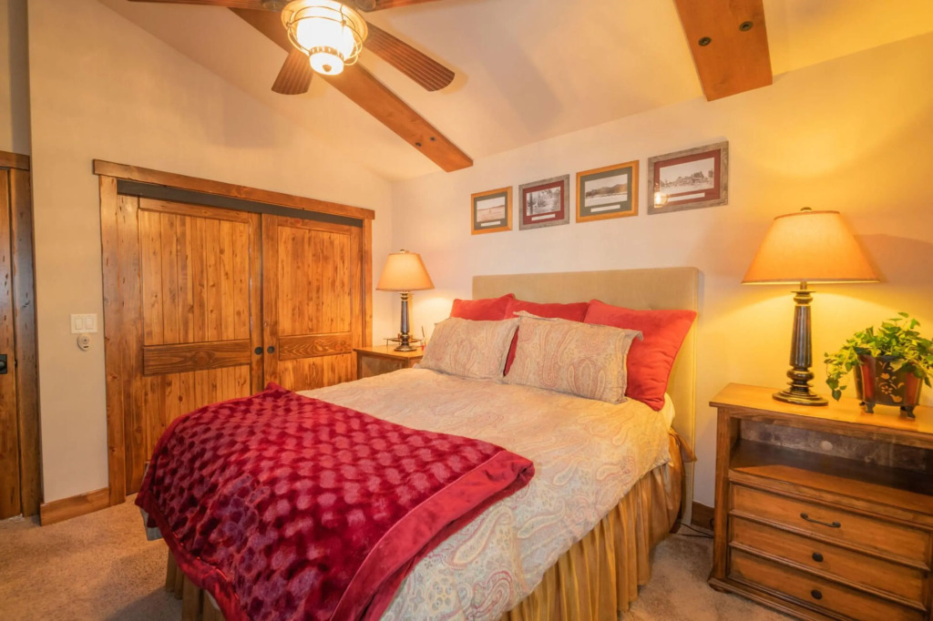 Silver Pine Lodge