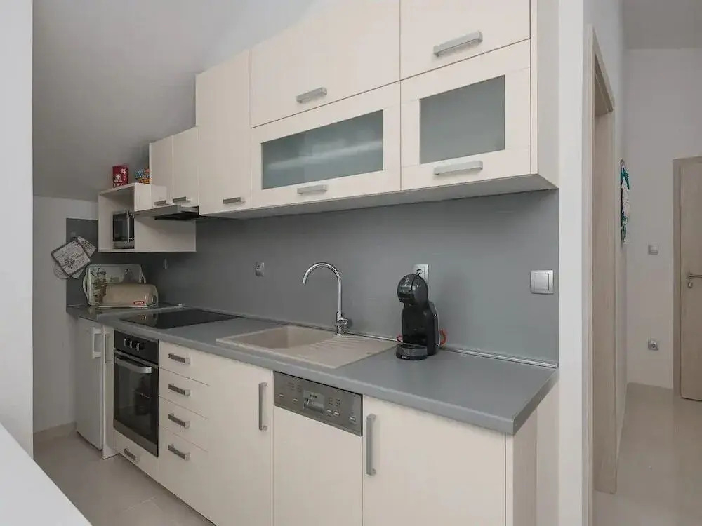 Apartments Zavrelje