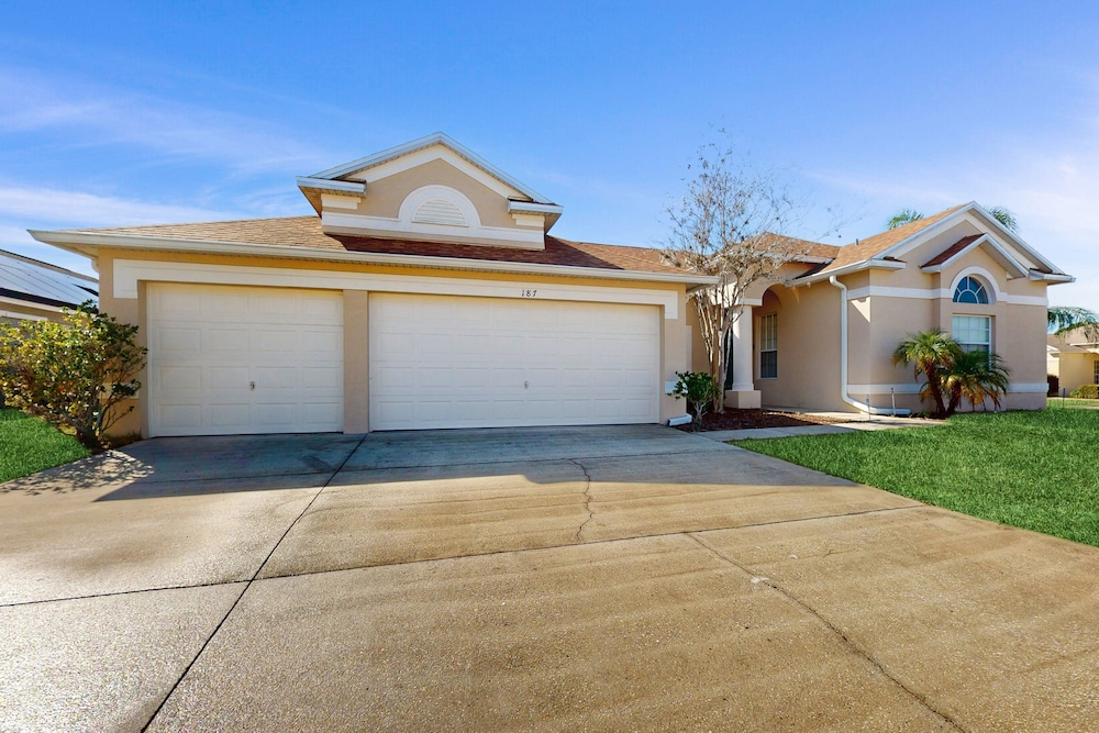Gated Community Home With Private Pool, Screened Lanai, & W/D - Near Disney/golf