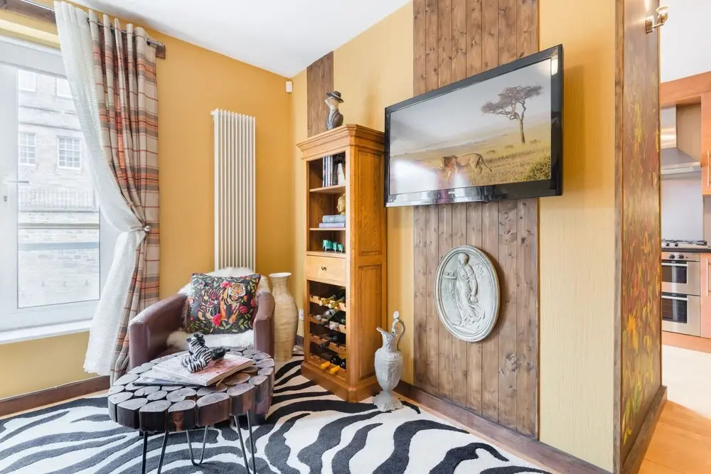 Quirky 1 Bedroom Apartment Next to Holyrood Palace