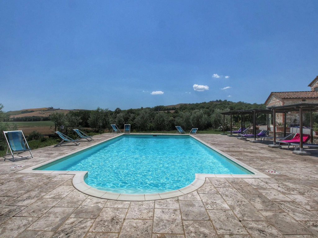 Lovely Farmhouse in Asciano with Swimming Pool