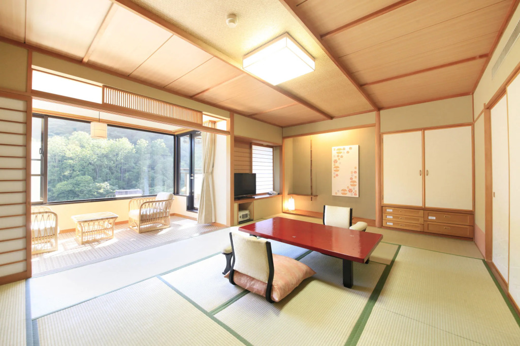 Ryotei Hanayura