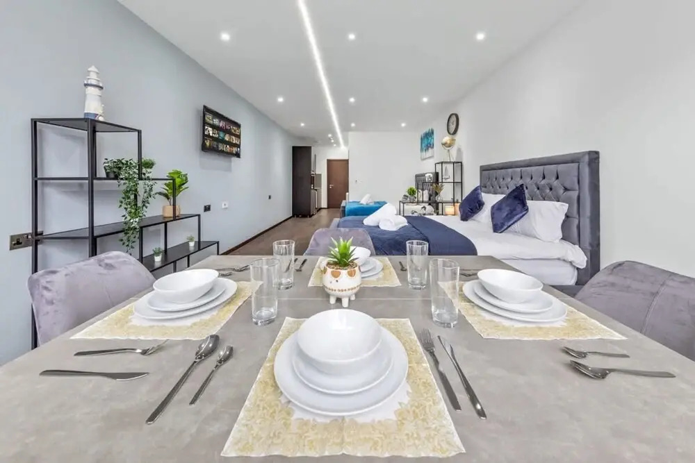 Modern Spacious Sleeps 4 Studio Golders Green