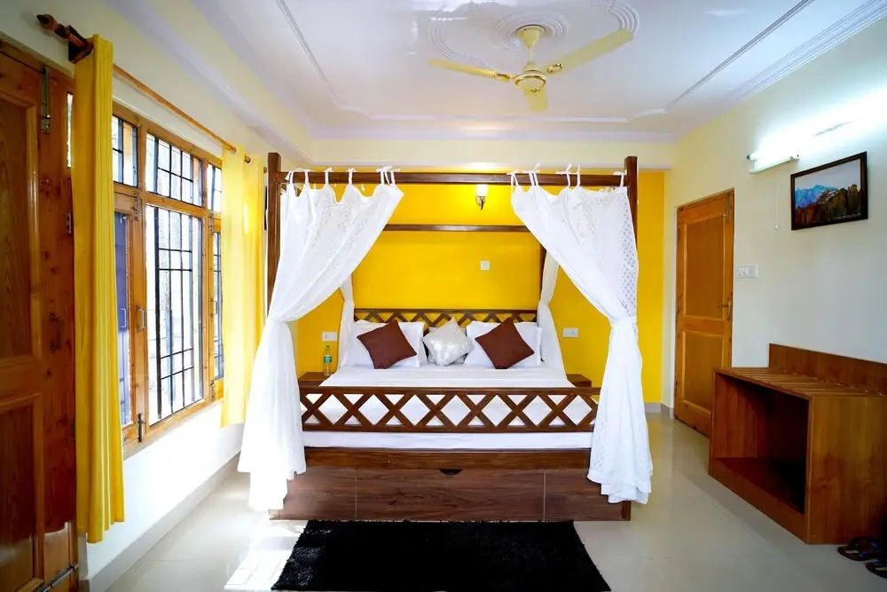 Hill Songey by Dumnu Homes