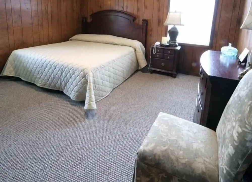 Lakeside Resort-Lakeside Cabins