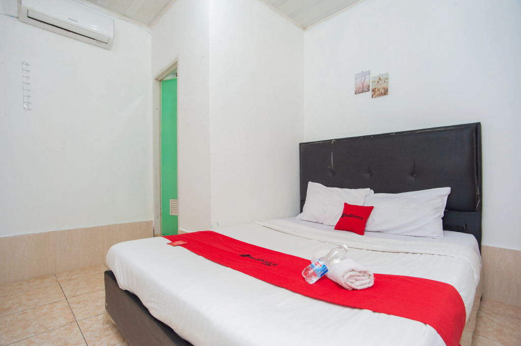 RedDoorz at Jalan Wayhitam Palembang
