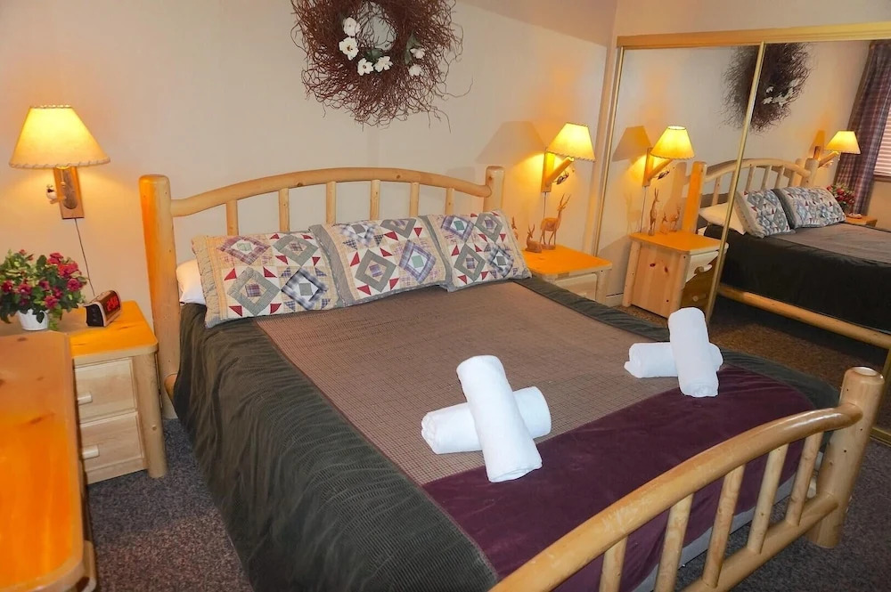 542 2 Bedroom Condo
