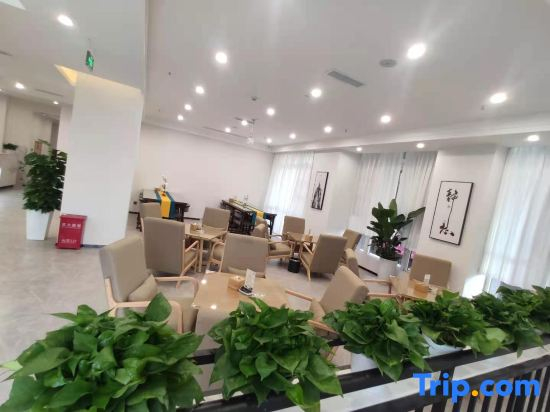 Huamu Hotel (Chengdu Shuangliu International Airport SF Metro Station Branch)